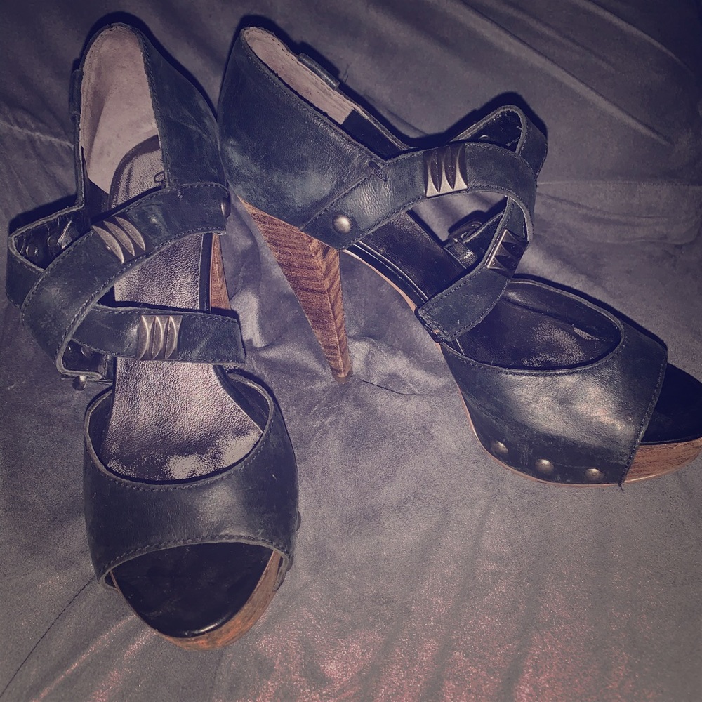 GUESS stilettos